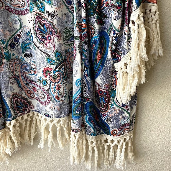 Umgee Womens Cardigan Size S/M Paisley Floral Open Front Fringe Hem - Picture 4 of 8